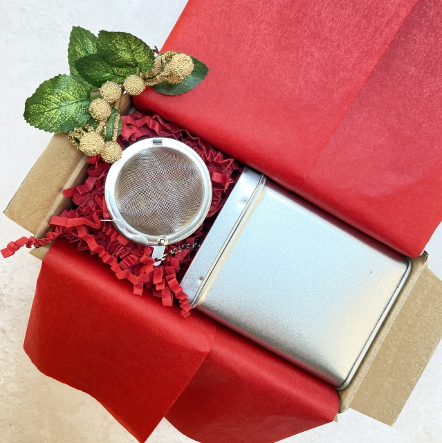 Black Tea Gift Box (Tea, tin and tea ball)